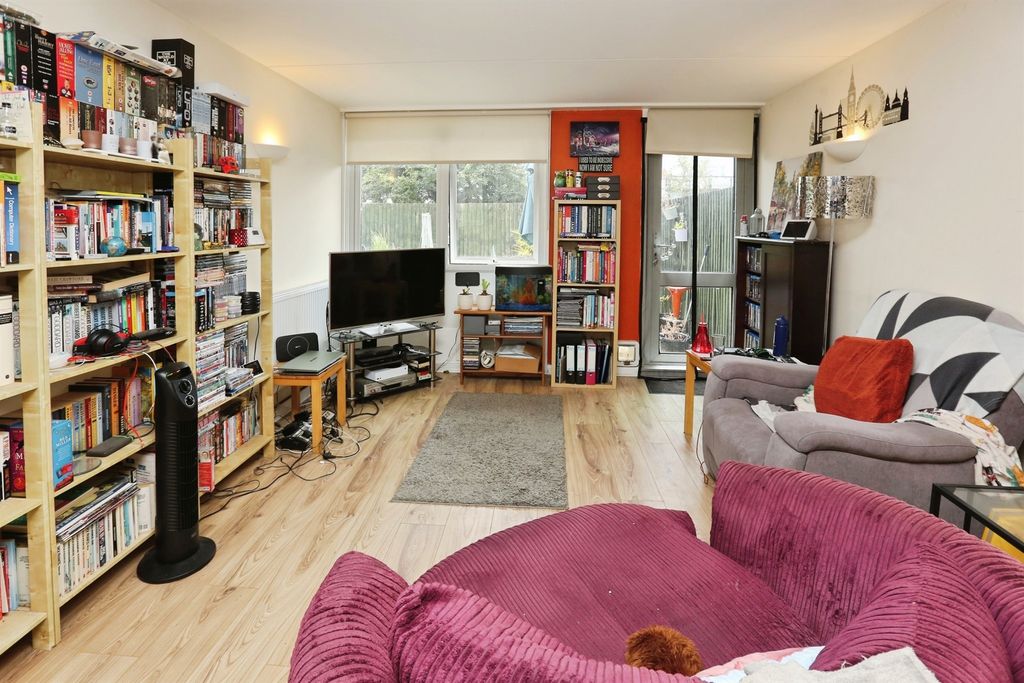 Property photo 2 of 12