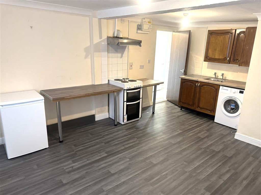 Property photo 2 of 6 Kitchen