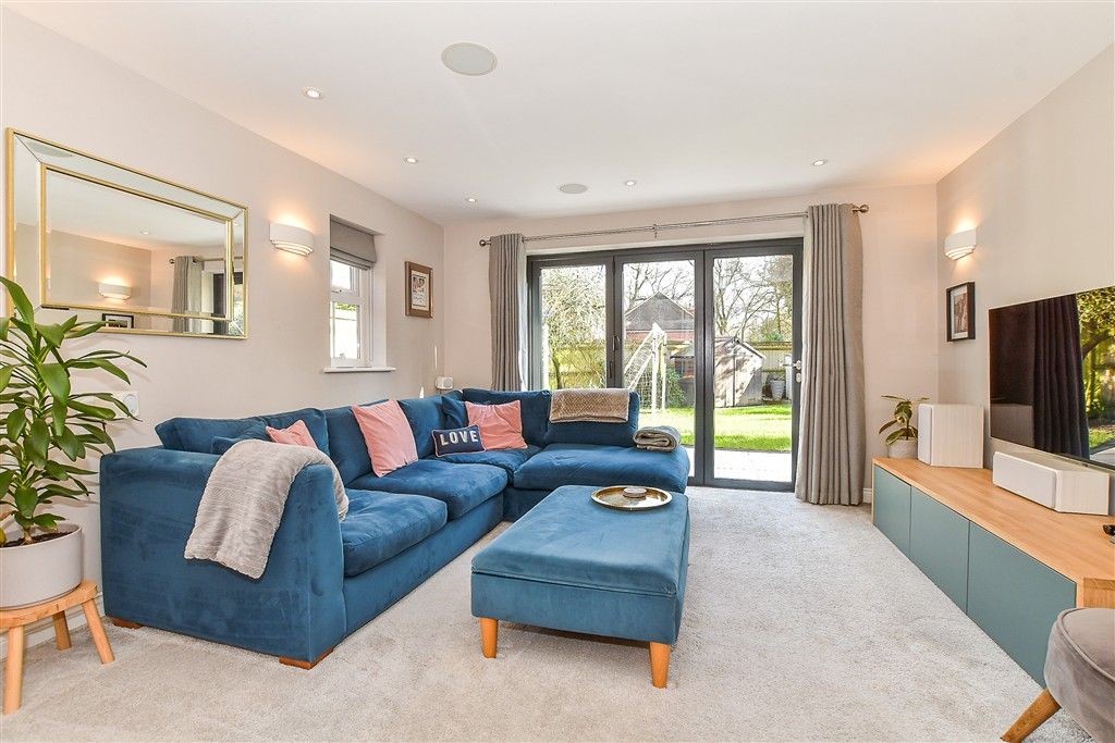 Property photo 2 of 15 Lounge