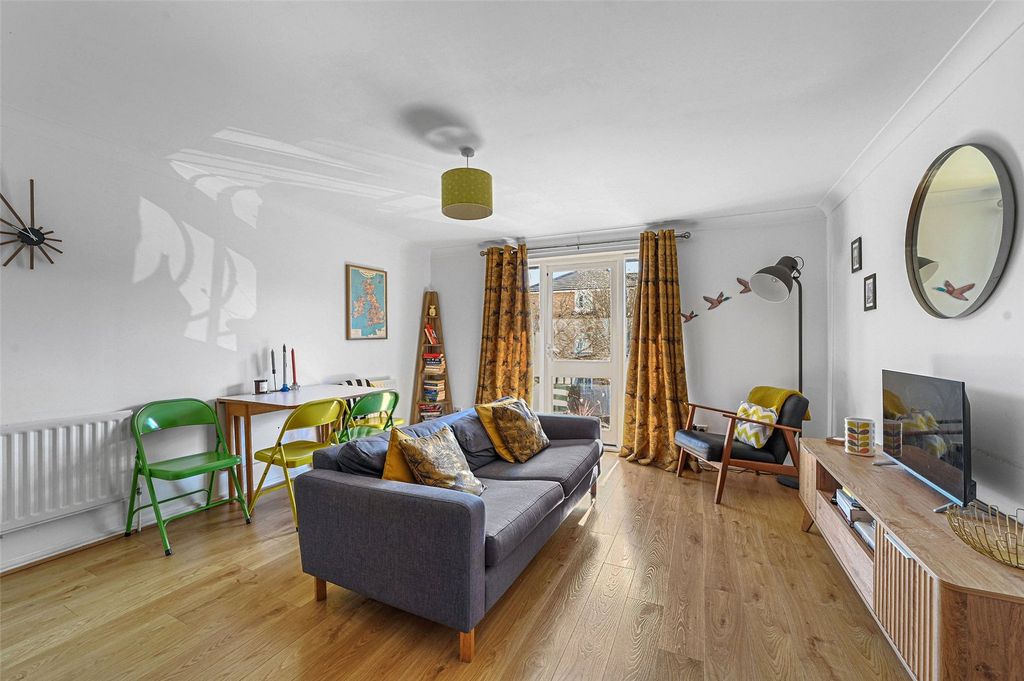 Property photo 2 of 15 Picture No. 11