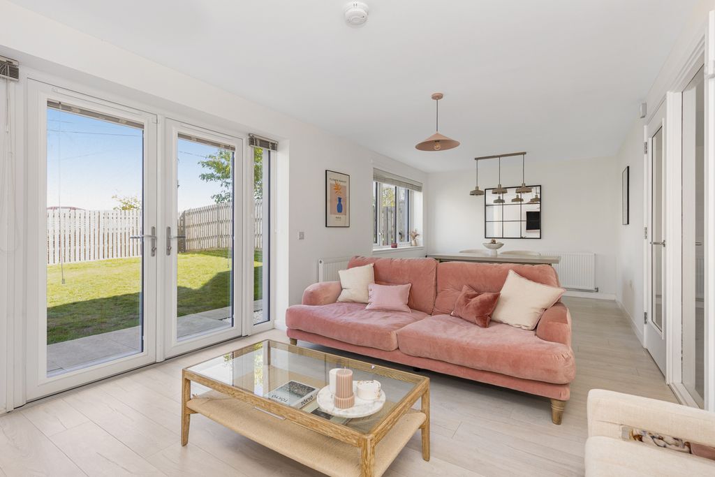 Property photo 2 of 21 Property Image 2