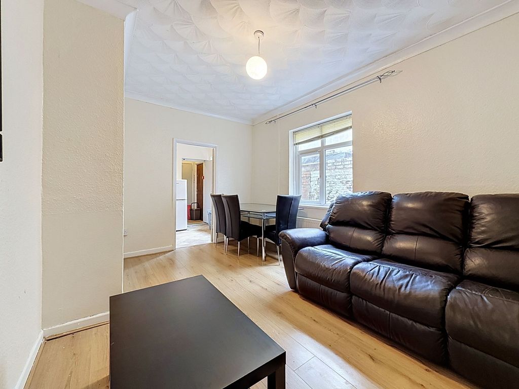 Property photo 1 of 16 Living Room