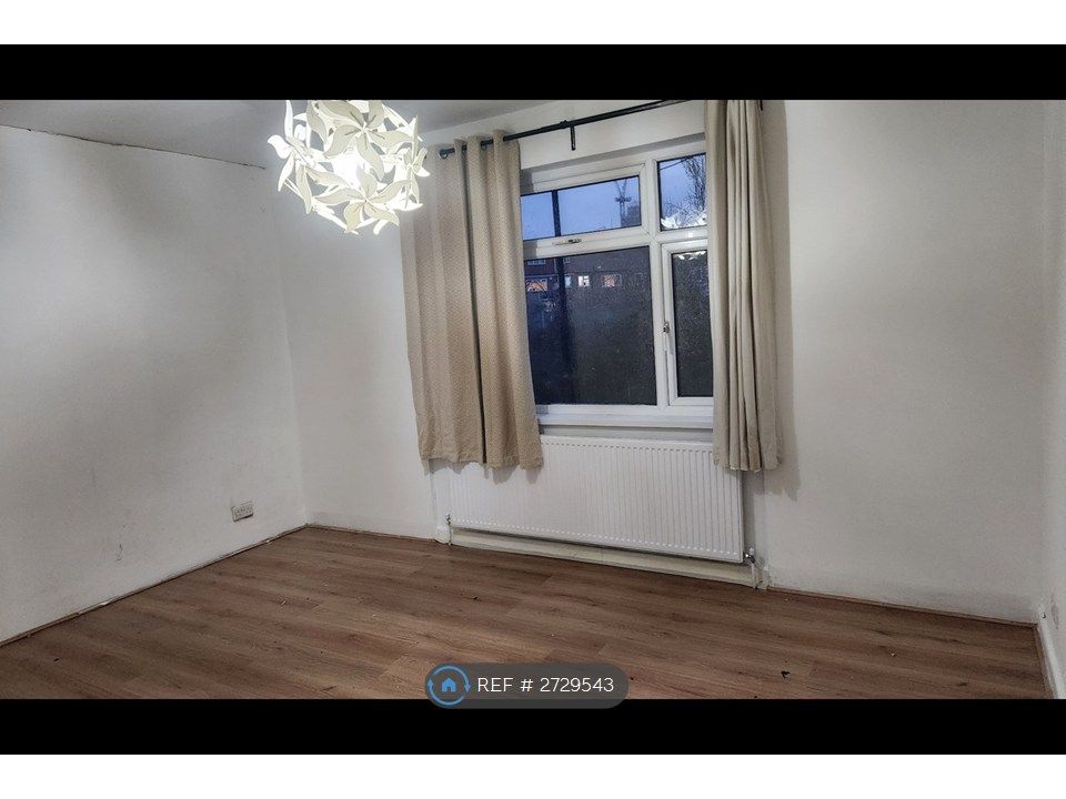 Property photo 3 of 10 Living Room