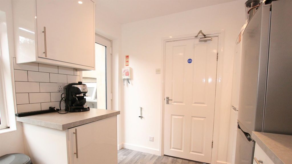 Property photo 2 of 8 Kitchen Shot Edited 2 - Copy.Jpg