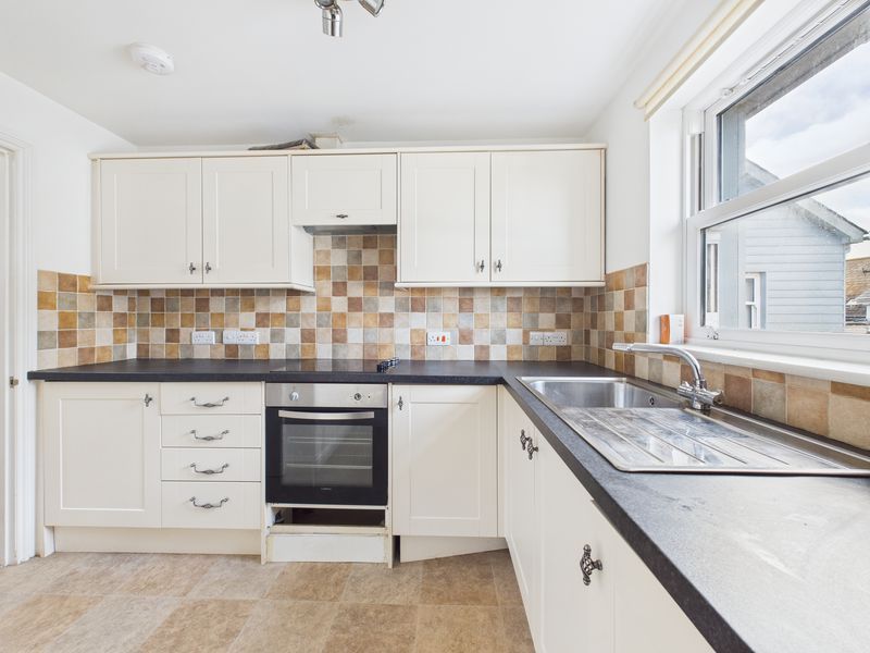 Property photo 2 of 9 Kitchen