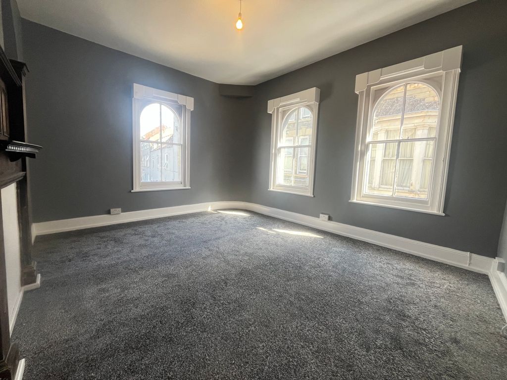 Property photo 1 of 7 Living Room