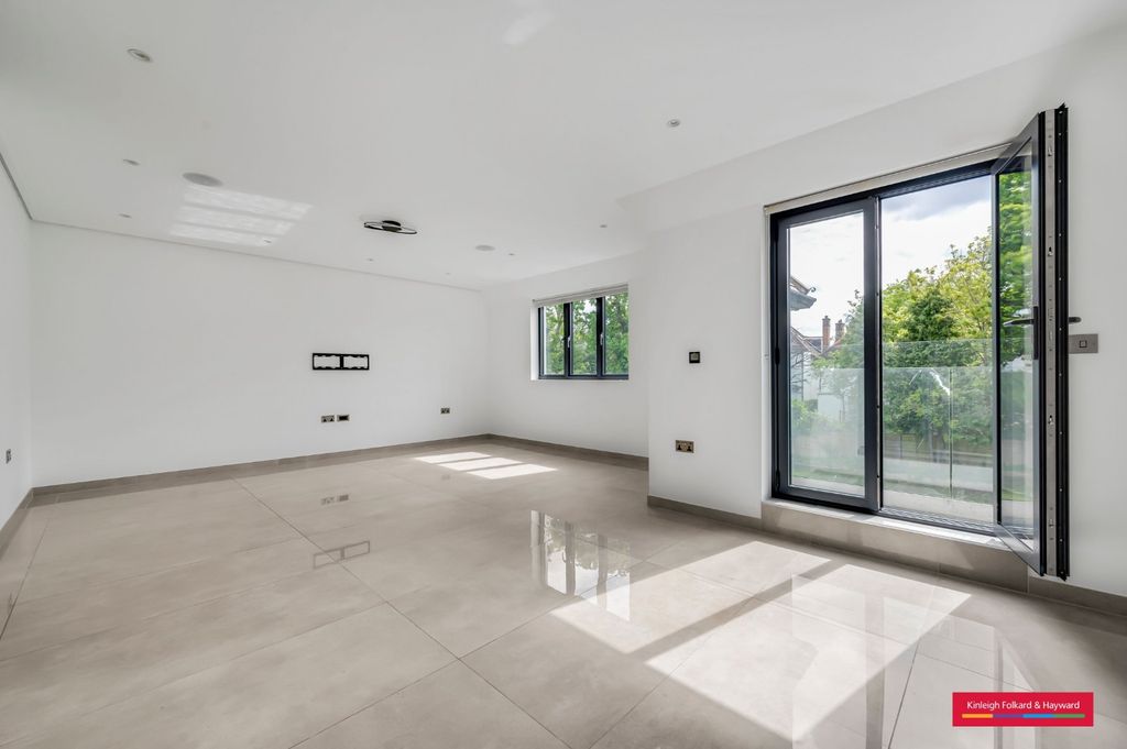 Property photo 1 of 14 Picture No. 01