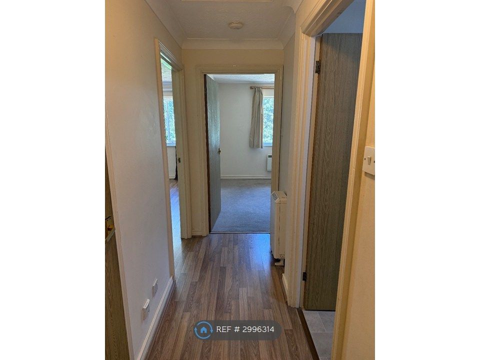 Property photo 3 of 7 Hallway