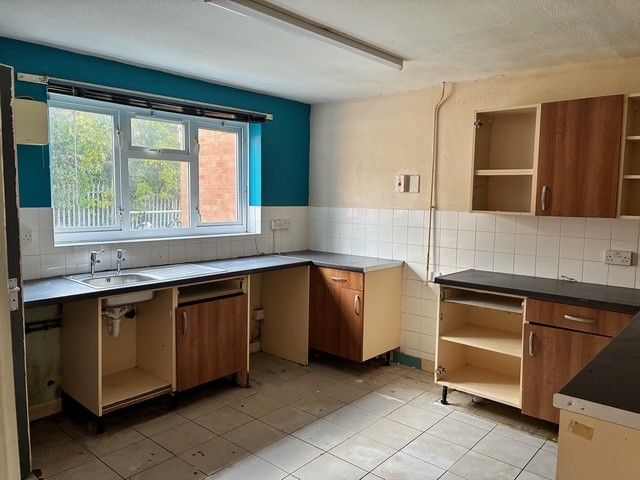 Property photo 2 of 10 Kitchen