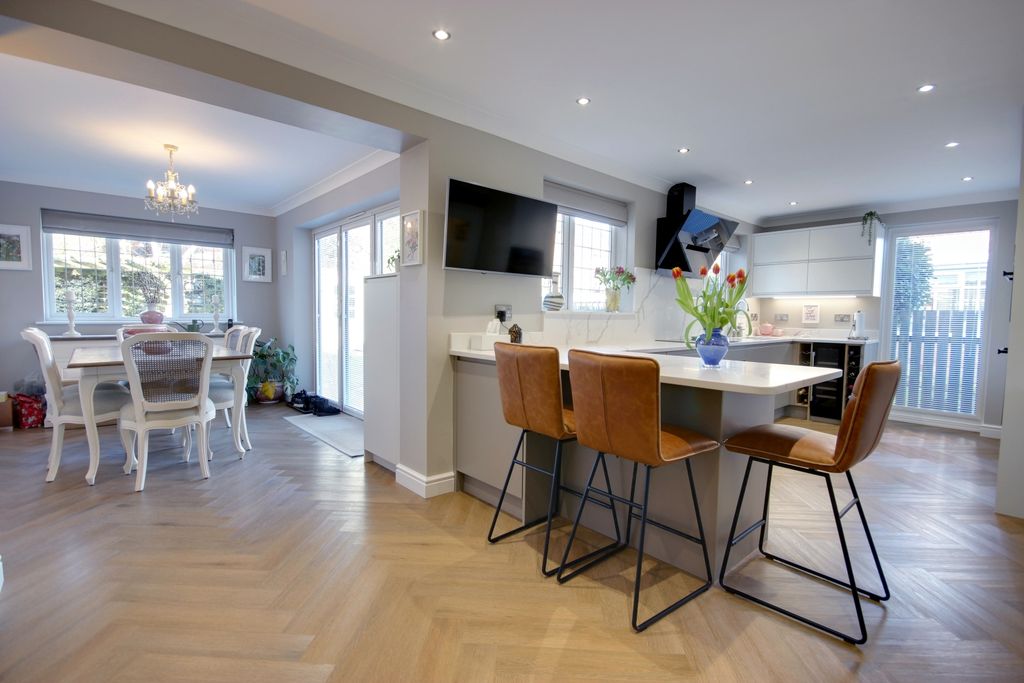 Property photo 3 of 26 1 Kit Liv Din C