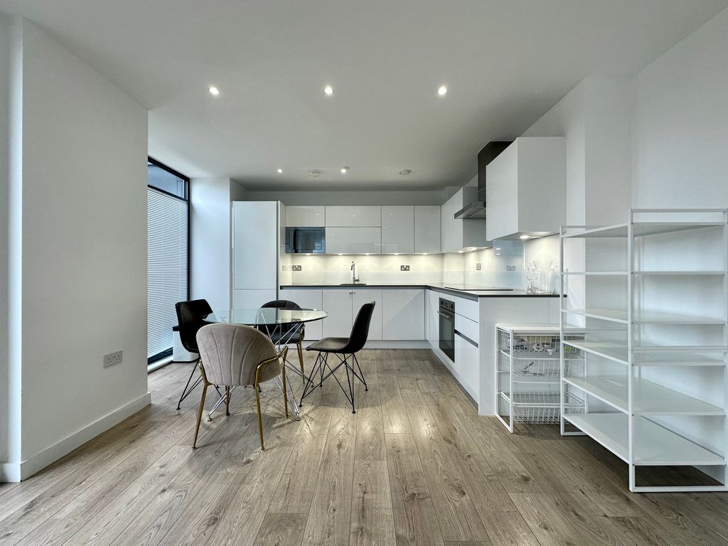 Property photo 3 of 27