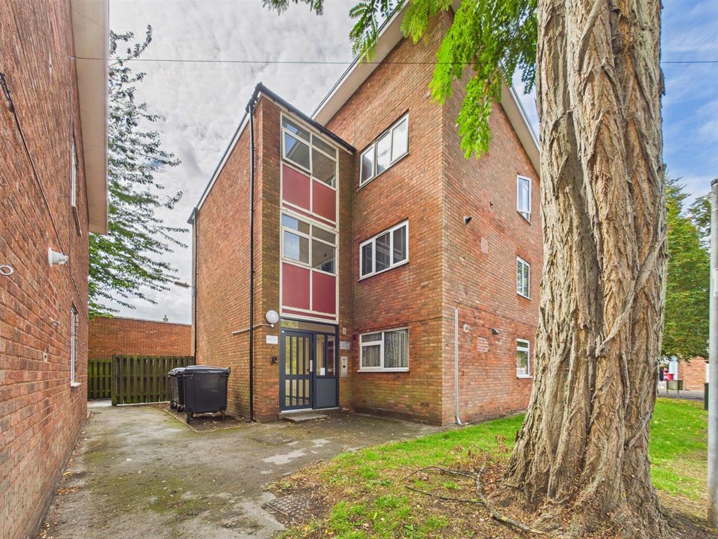 Property photo 1 of 16 Outside