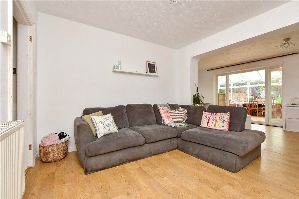 Property photo 1 of 15 Lounge