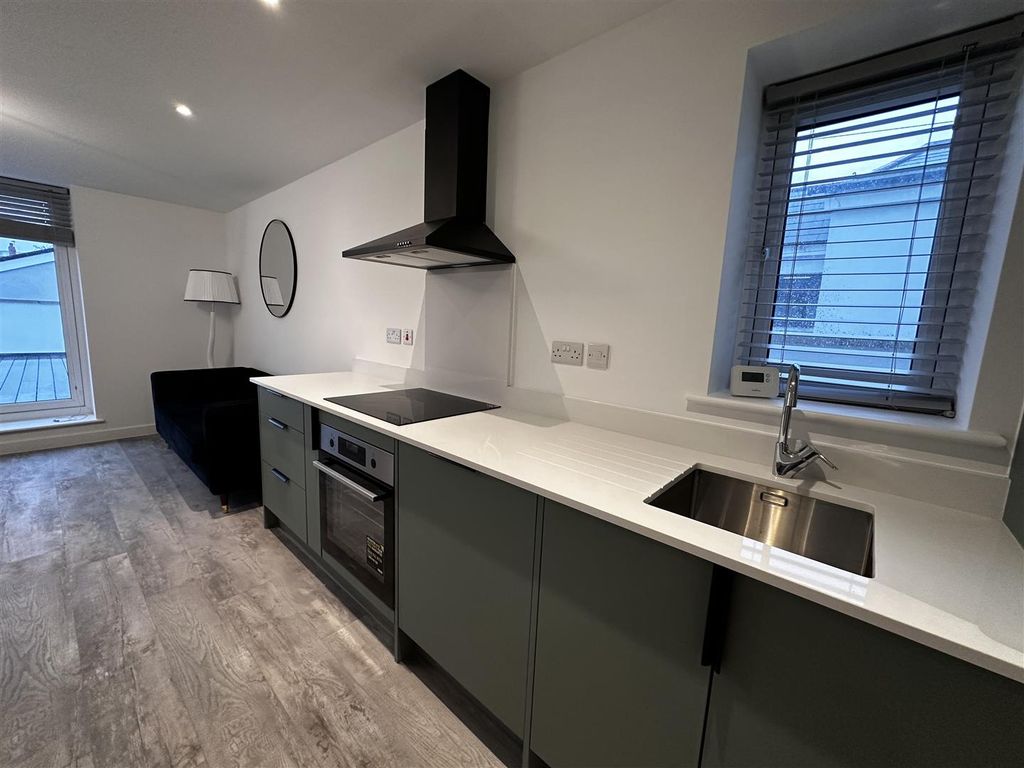 Property photo 2 of 9 Kitchen/Lounge