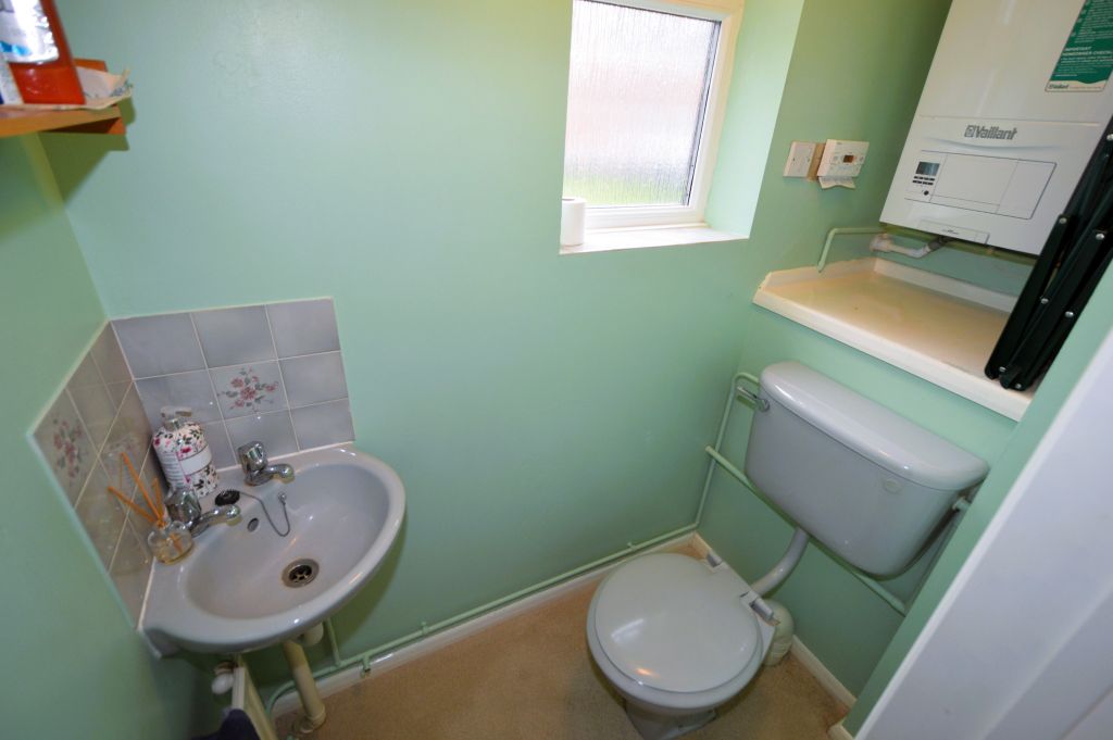 Property photo 3 of 15 Cloakroom