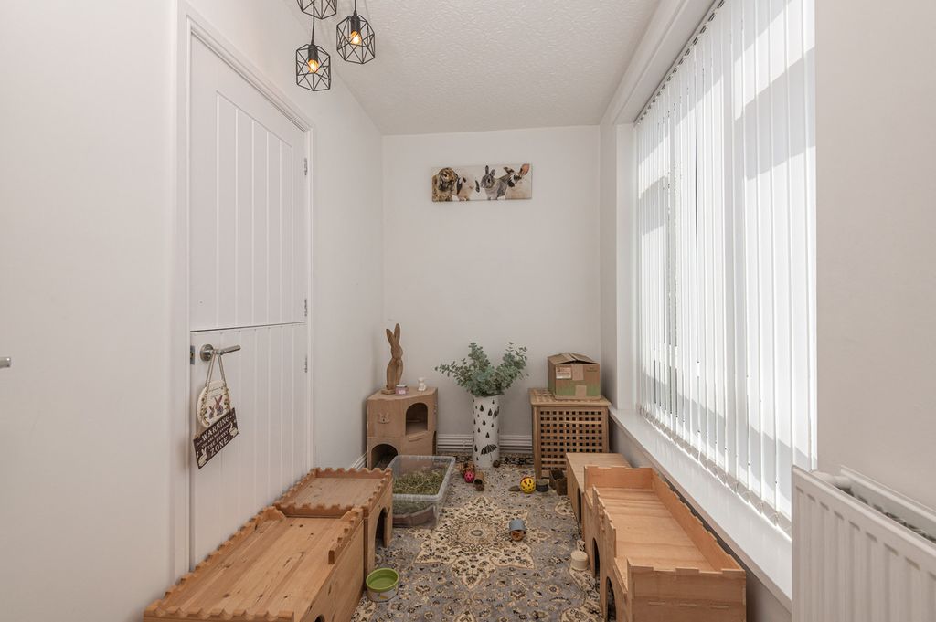 Property photo 2 of 21