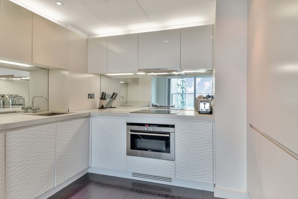 Property photo 3 of 9 Living