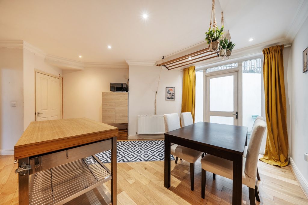 Property photo 3 of 13 4941716