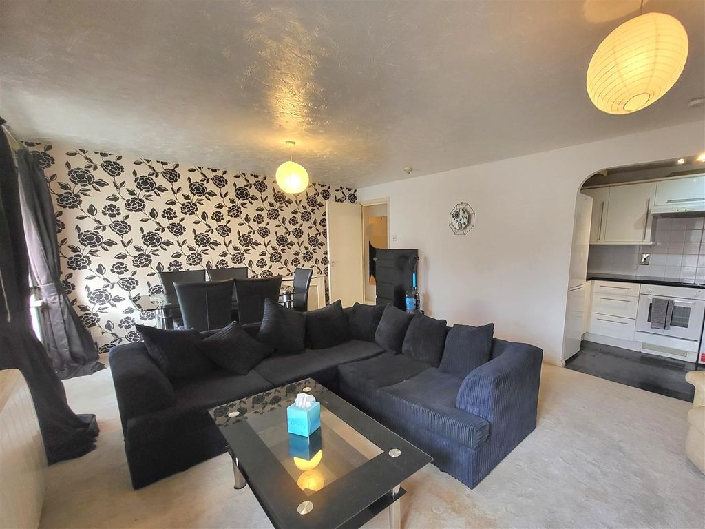 Property photo 3 of 6