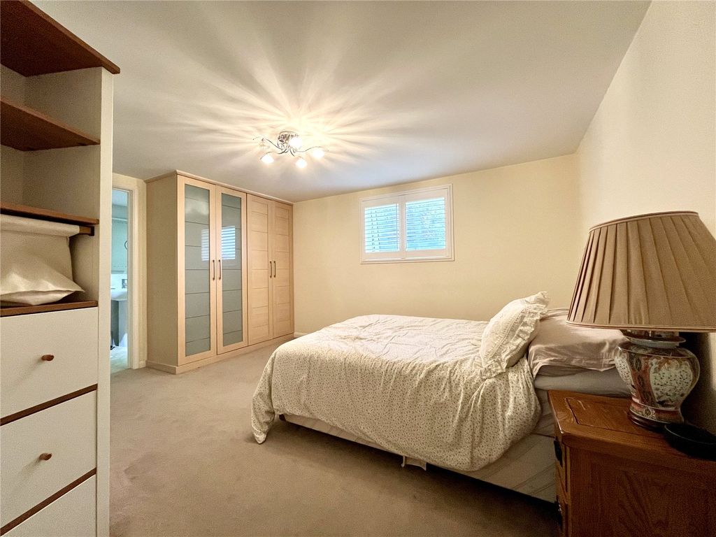 Property photo 1 of 11 Bedroom