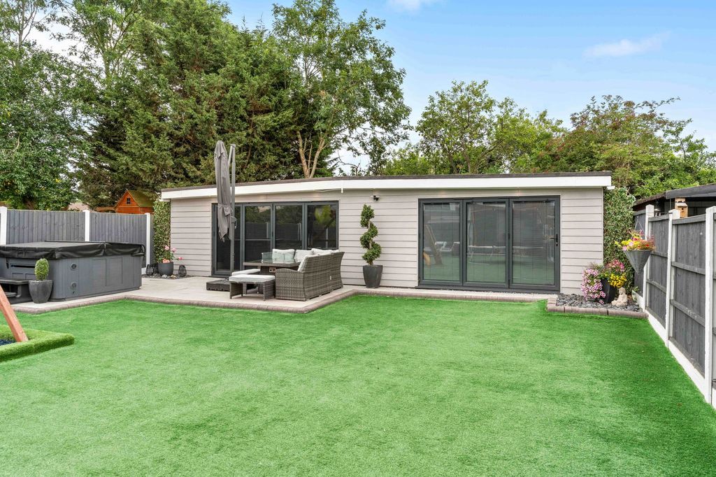 Property photo 3 of 51