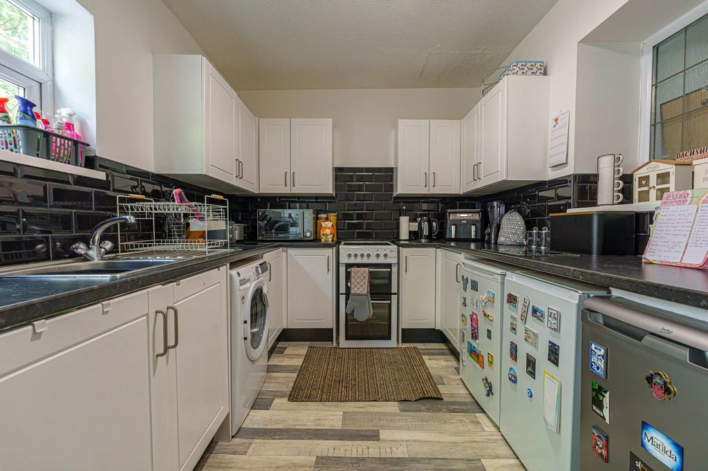 Property photo 2 of 27