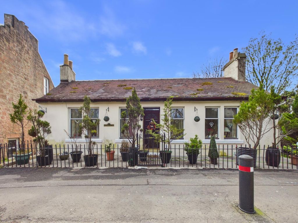 Property photo 2 of 8 Front (Exterior)