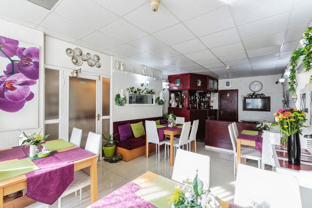 Property photo 3 of 40 Pbox-Img.Jpg