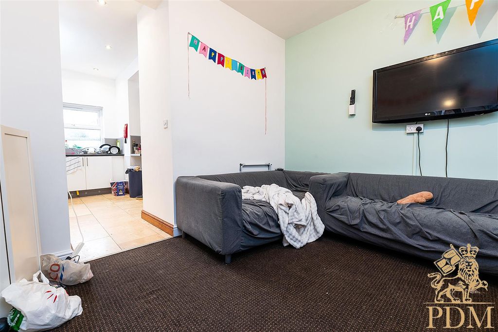 Property photo 3 of 12 31 Midland Avenue (21 Of 21).Jpg