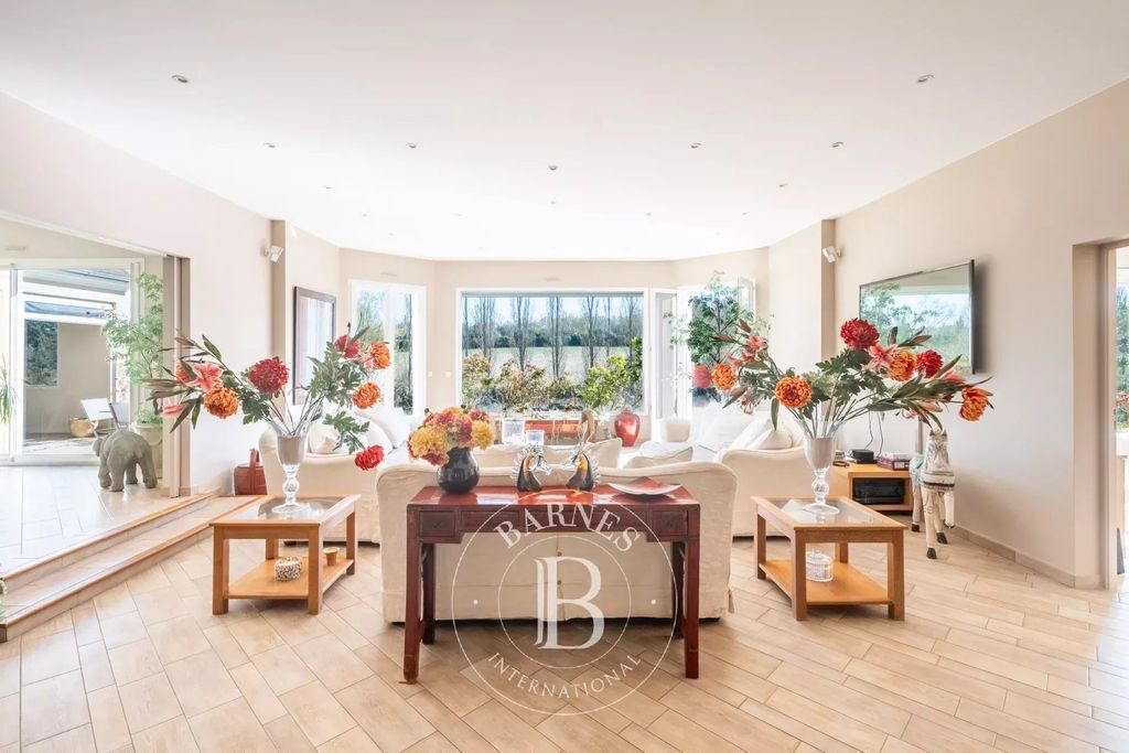 Property photo 3 of 33