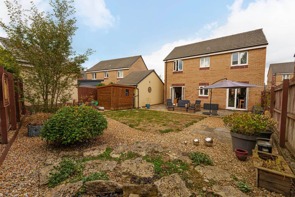Property photo 3 of 44