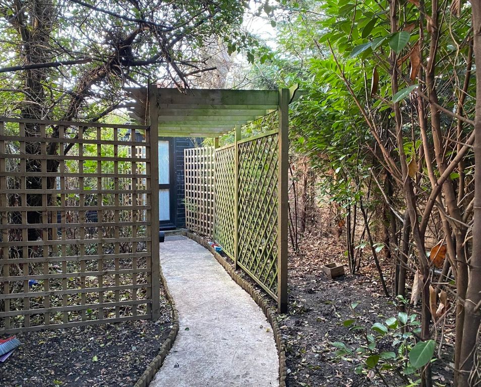 Property photo 3 of 11 Terrace