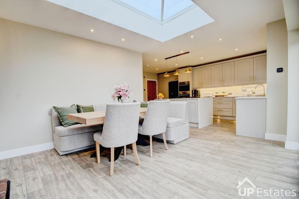 Property photo 2 of 35