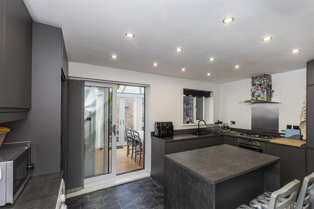 Property photo 2 of 32 Kitchen