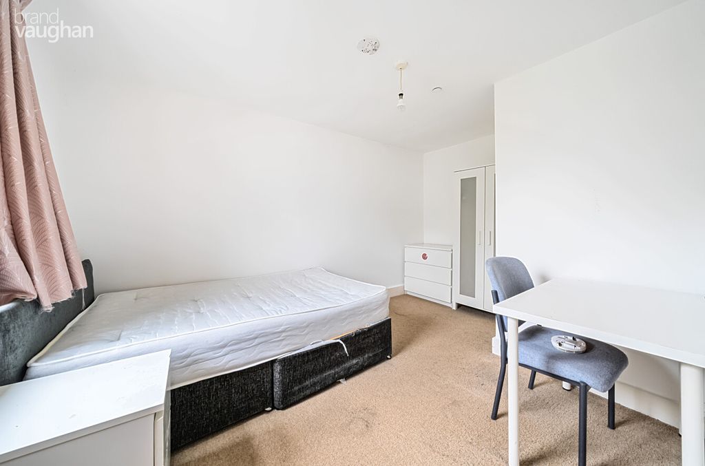 Property photo 3 of 16 A53887E4-c7Ea-4ba...