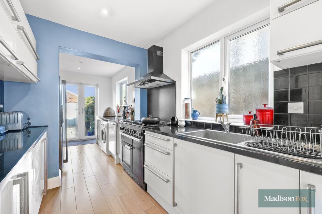 Property photo 3 of 27 Picture No. 13