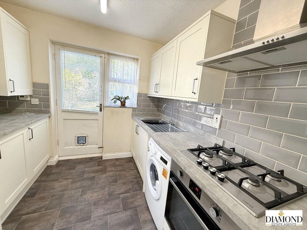 Property photo 2 of 11 Kitchen