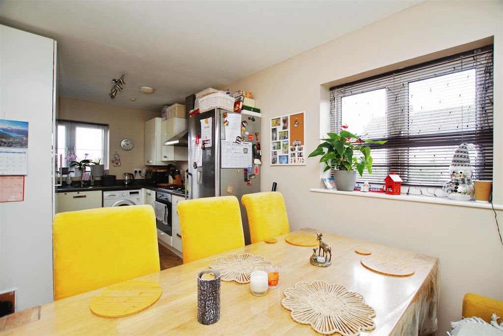 Property photo 3 of 17 Kitchen/Diner