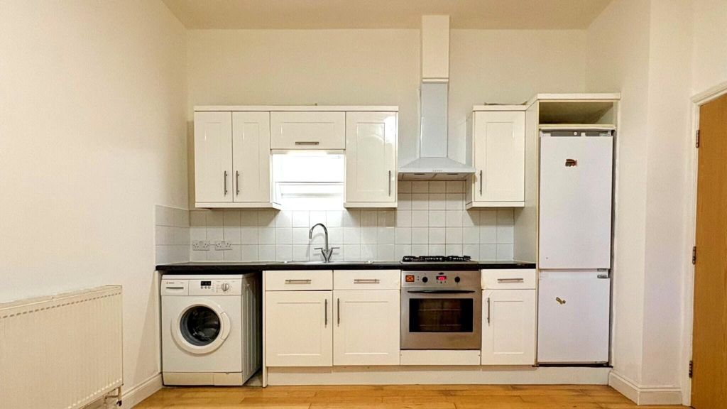 Property photo 2 of 11 Kitchen