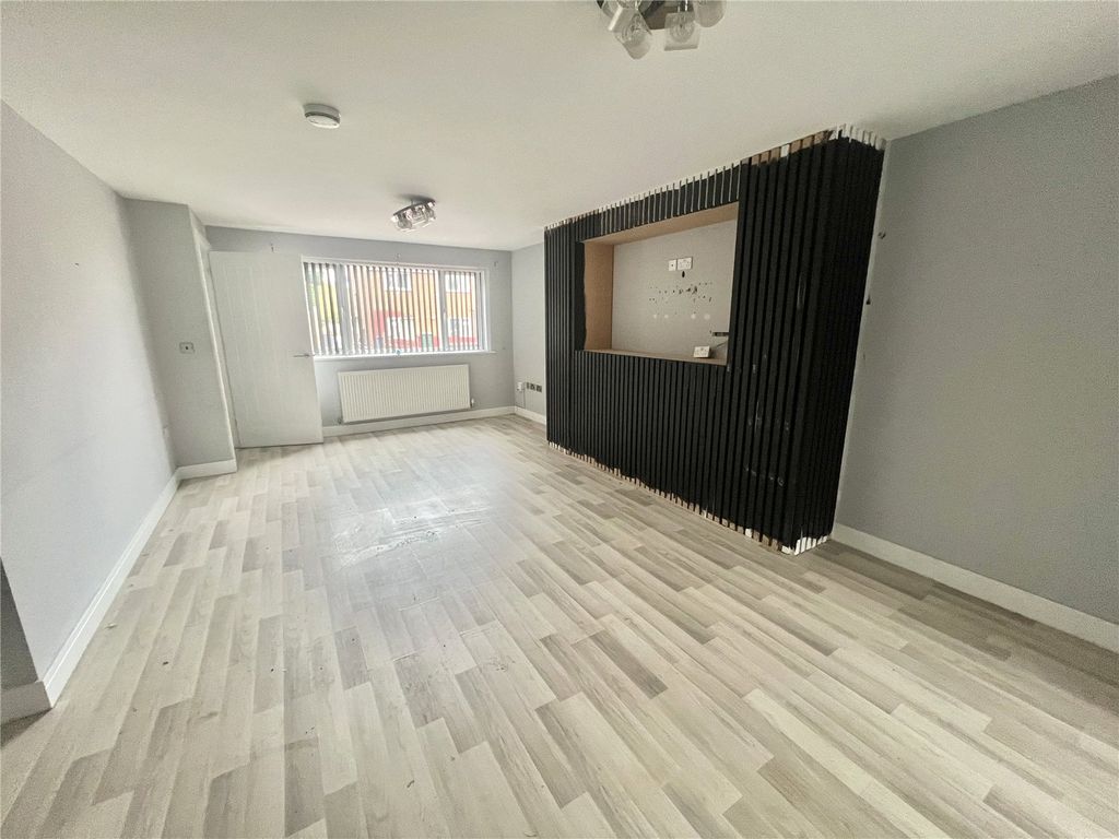 Property photo 3 of 11 Picture No. 13