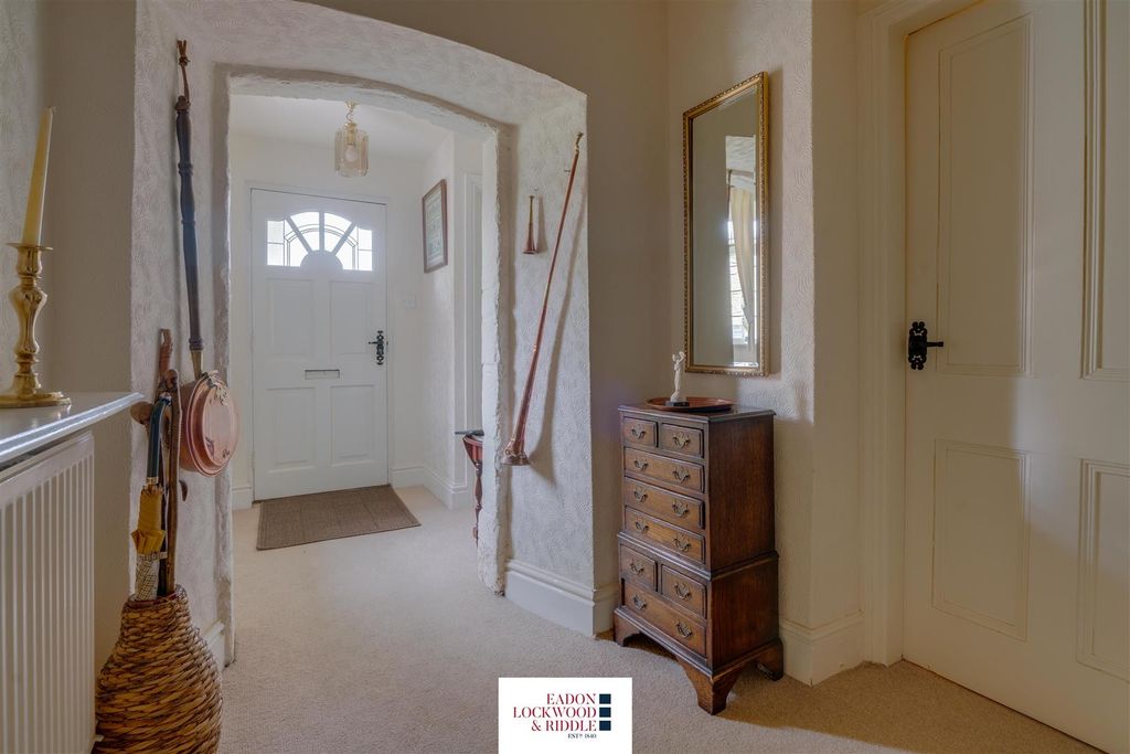 Property photo 2 of 29 Entrance Hall