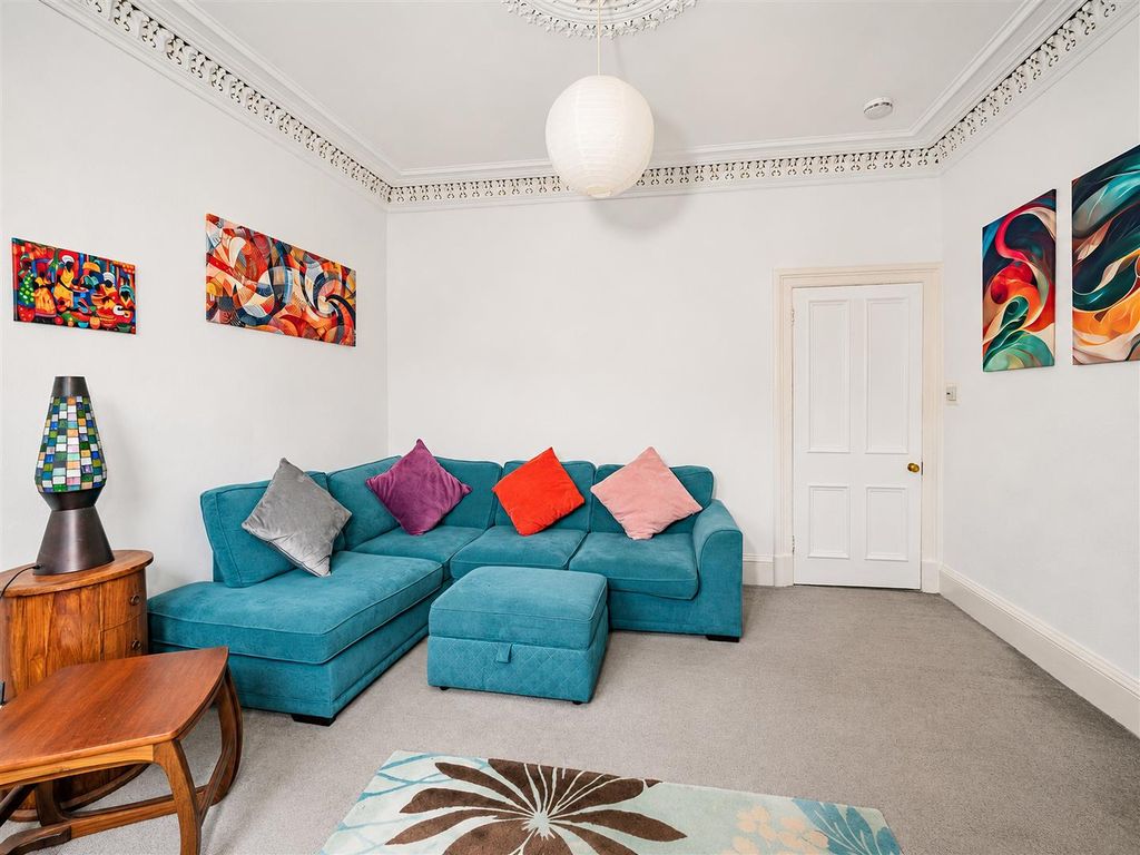 2 bed flat for saleStep Row, Dundee DD2 photo 4