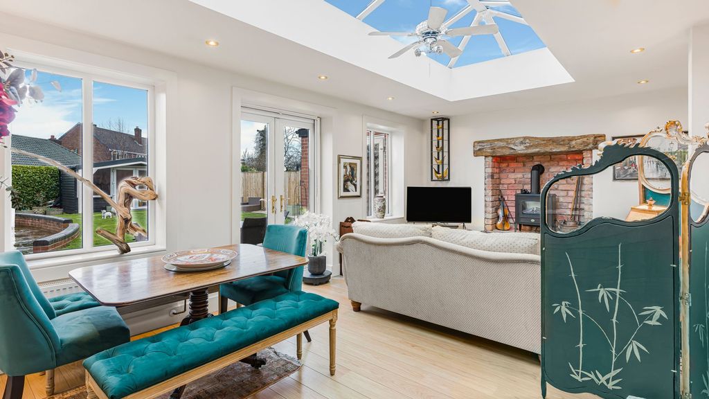 Property photo 2 of 32