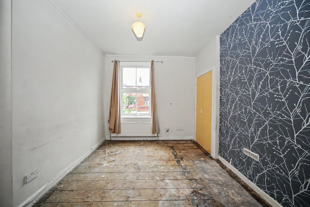 Property photo 2 of 11 Flat A, 28 Park Road, Chorley, Lancashire, Pr7 1Qu