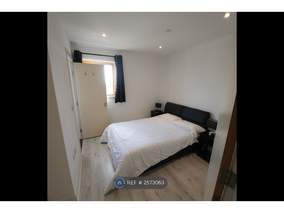 Property photo 3 of 11 Toilet 1