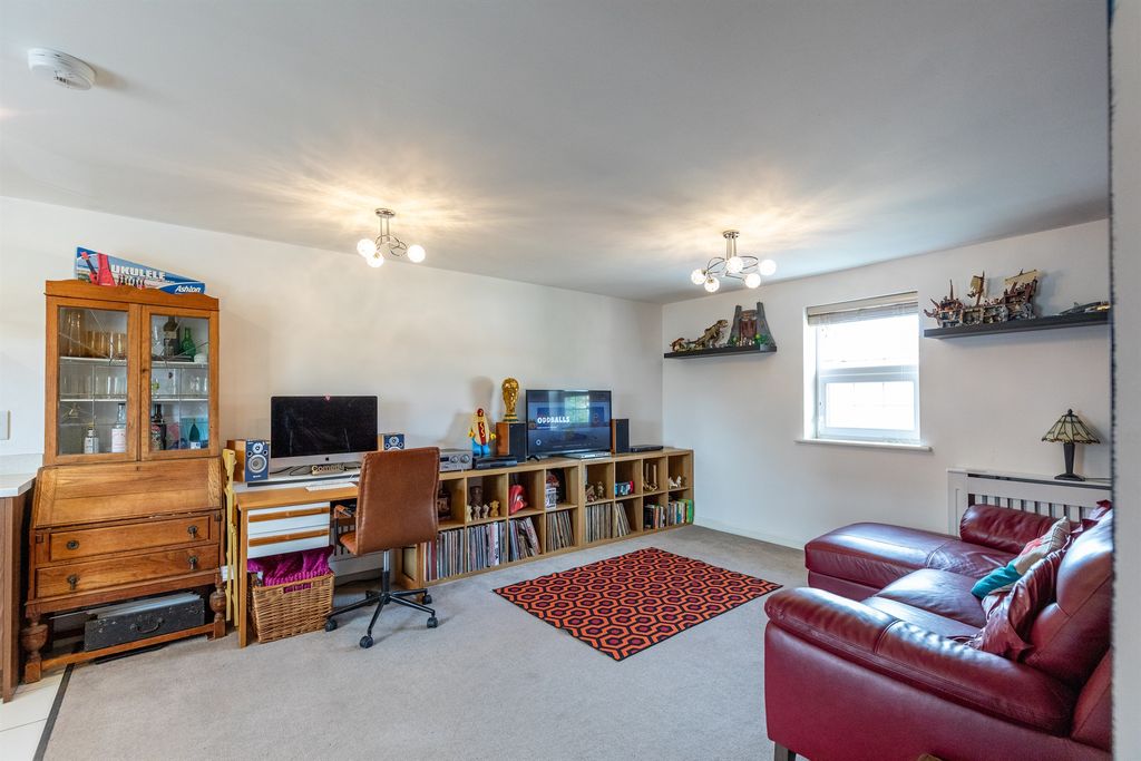 Property photo 3 of 11
