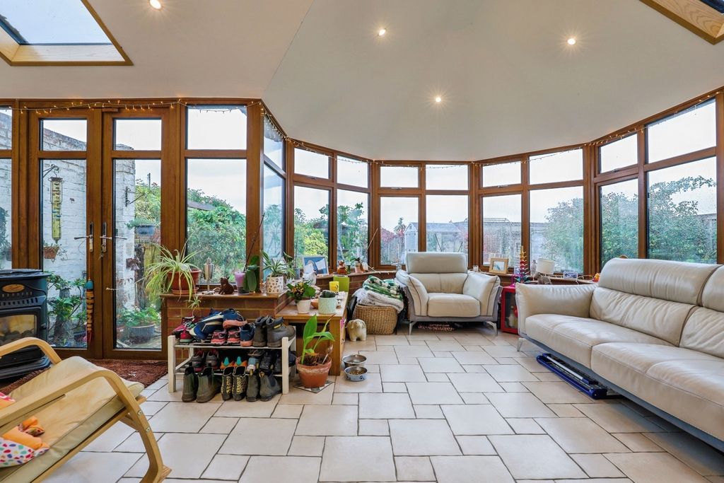 Property photo 3 of 17 Pbox-Img.Jpg