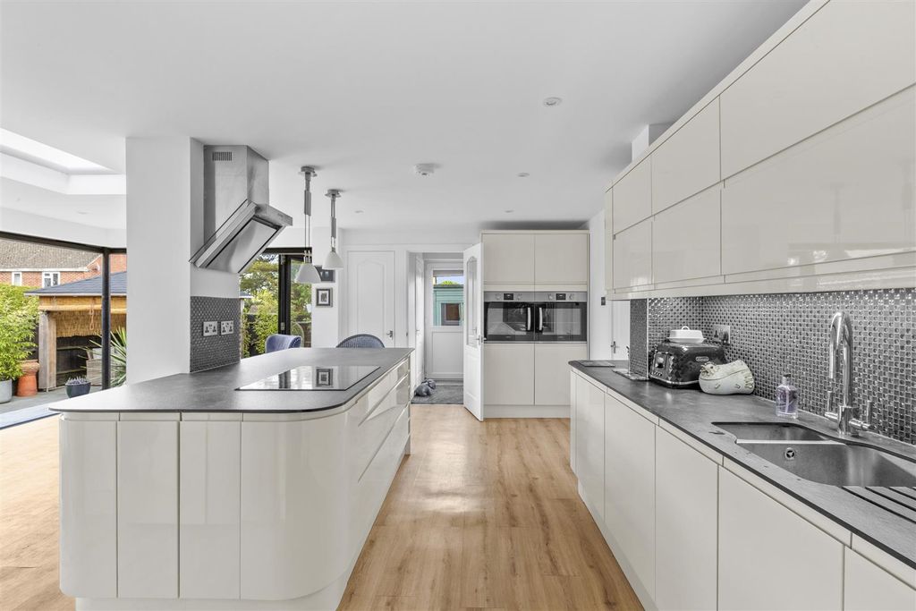 Property photo 3 of 16 Copes Shroves-9.Jpg