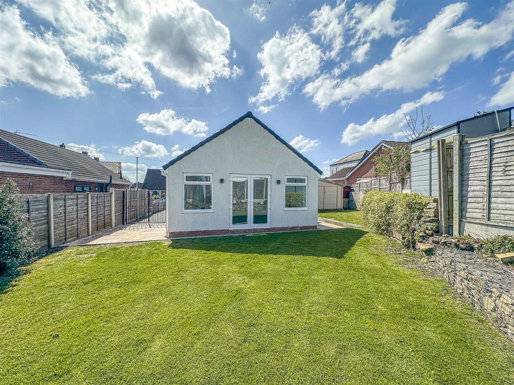 Property photo 3 of 14 Outside