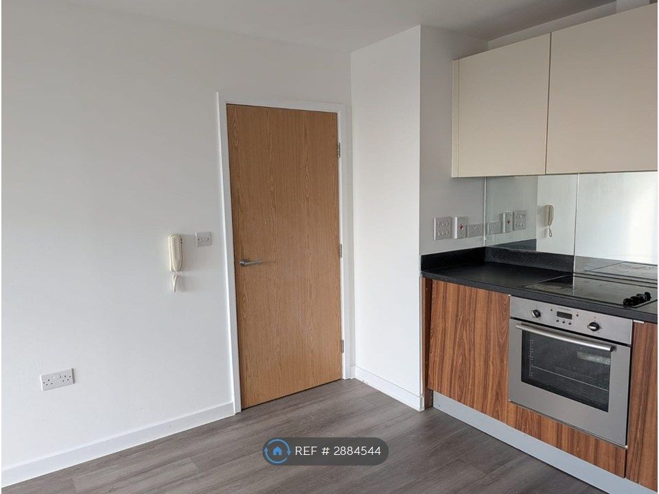 Property photo 3 of 14 Kitchen 2